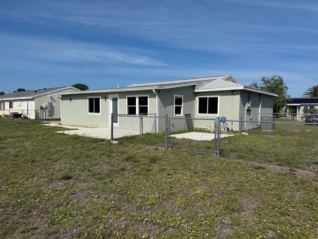 2422 Roxbury Circle North Port, FL 34287 - Photo 4 of 29