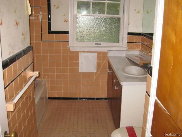 2215 Walnut Lake Road West Bloomfield, MI 48322 - Photo 14 of 20