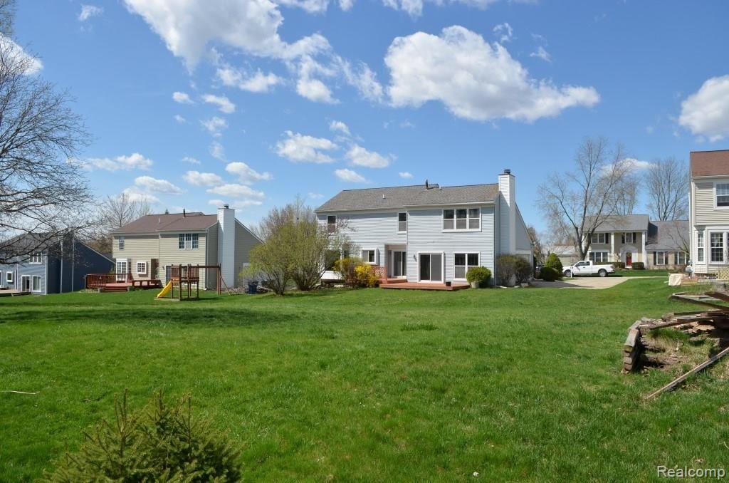 1668 Ridgecrest Rochester Hills, MI 48306 - Photo 4 of 31