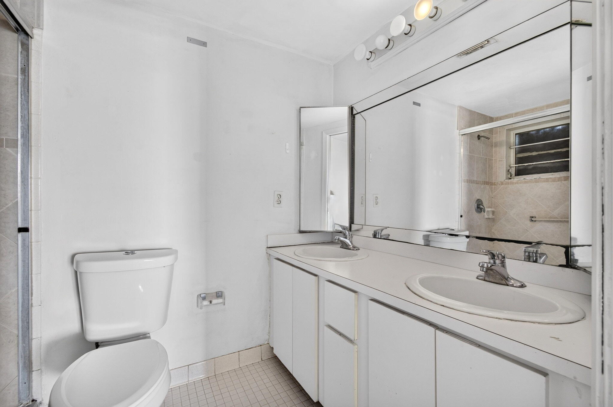 6534 Spring Bottom Way, Unit 124 Boca Raton, FL 33433 - Photo 15 of 31 15_Primary-Bath