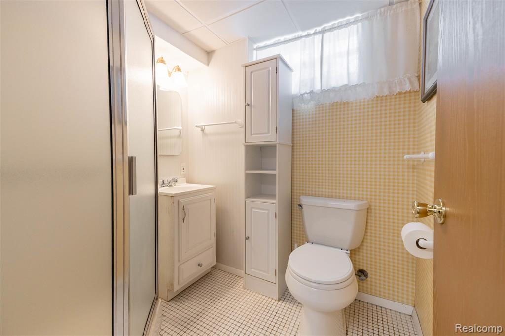 23211 Myrtle Street Dearborn, MI 48128 - Photo 27 of 36