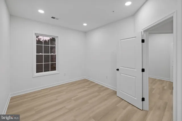 a view of empty room with windows and entryway
