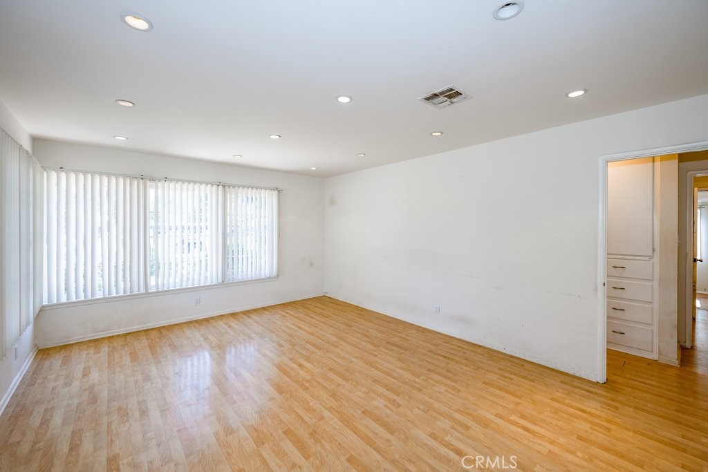 10652 Commerce Avenue Tujunga, CA 91042 - Photo 7 of 33