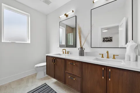 $1,150,000 | 1728 North Sawyer Avenue, Unit B, Chicago, IL 60647