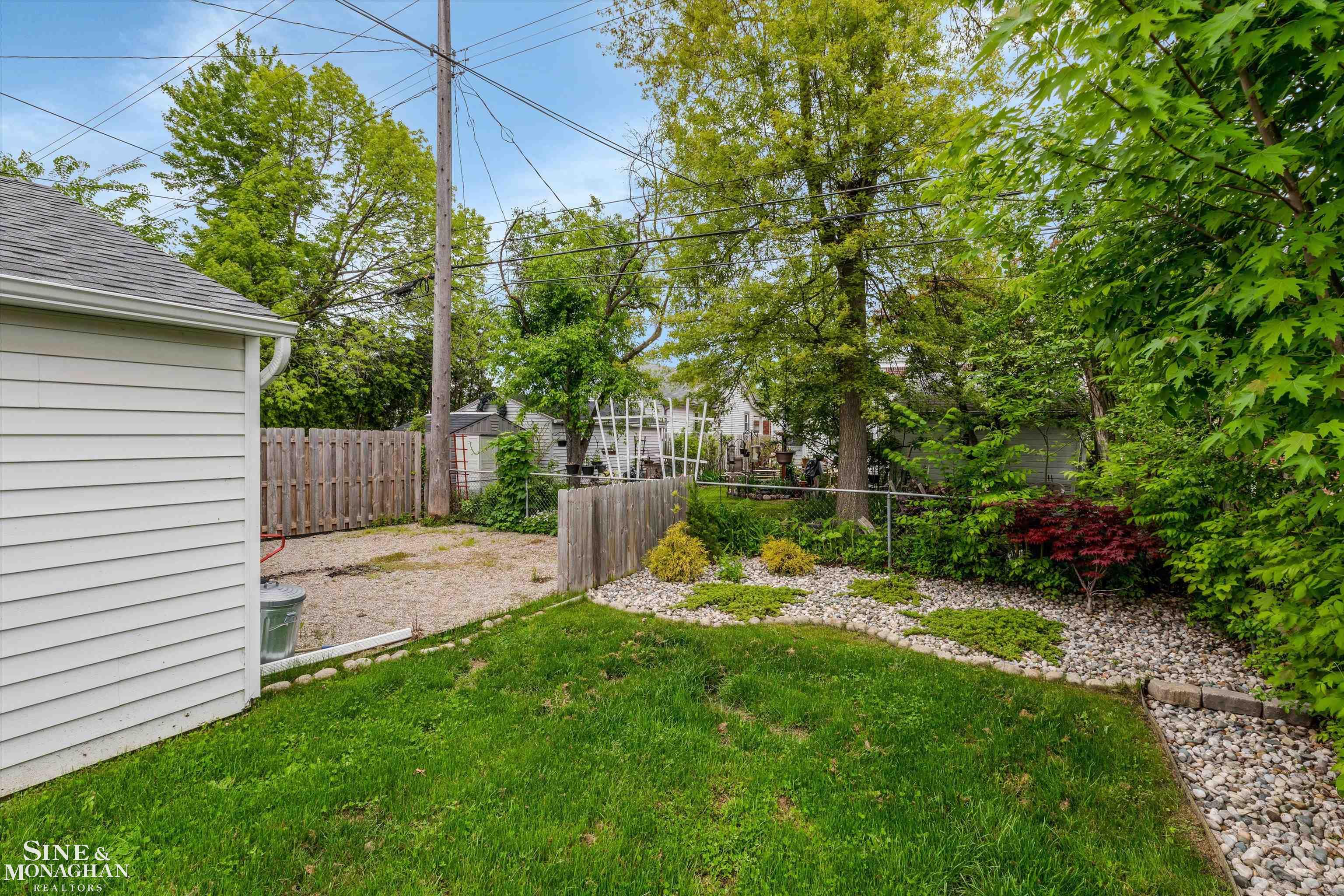 1576 Roslyn Road Grosse Pointe, MI 48236 - Photo 26 of 27