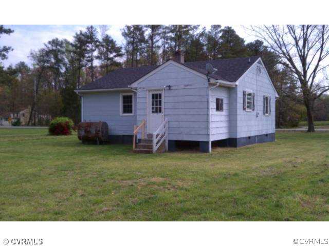 21243 Frog Level Road Ruther Glen, VA 22546 - Photo 3 of 12 Exterior Back