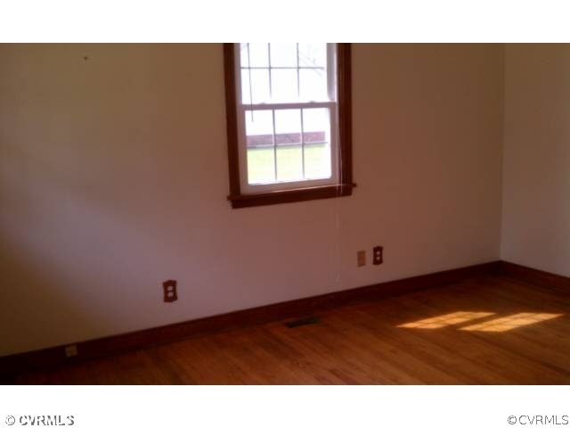 21243 Frog Level Road Ruther Glen, VA 22546 - Photo 4 of 12 Living Room