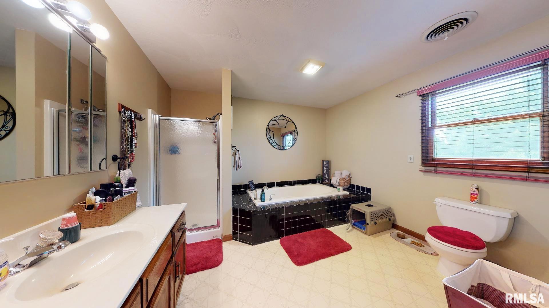 1828 Hunter Ridge Drive Springfield, IL 62704 - Photo 12 of 22 Gallery Image 12