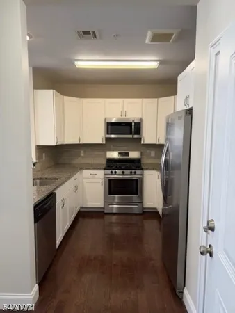 $2,650 | 90 Clinton Avenue, Unit 408, Newark, NJ 07114