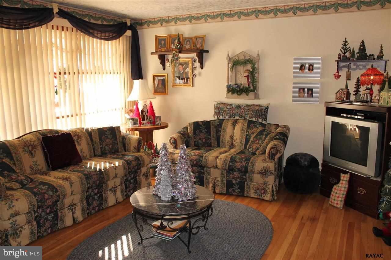 8229 Orchard Road Thomasville, PA 17364 - Photo 4 of 29 Gallery Image 4