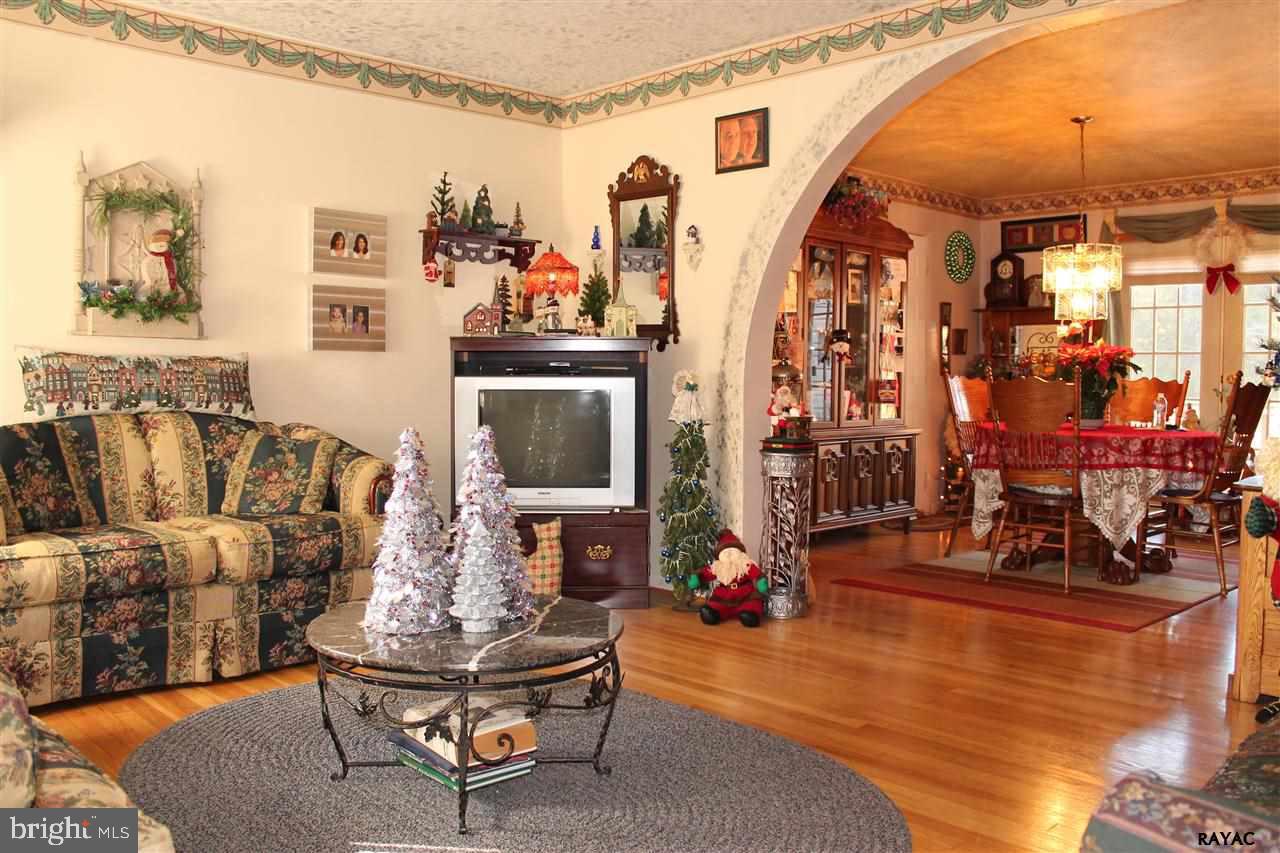 8229 Orchard Road Thomasville, PA 17364 - Photo 5 of 29 Gallery Image 5