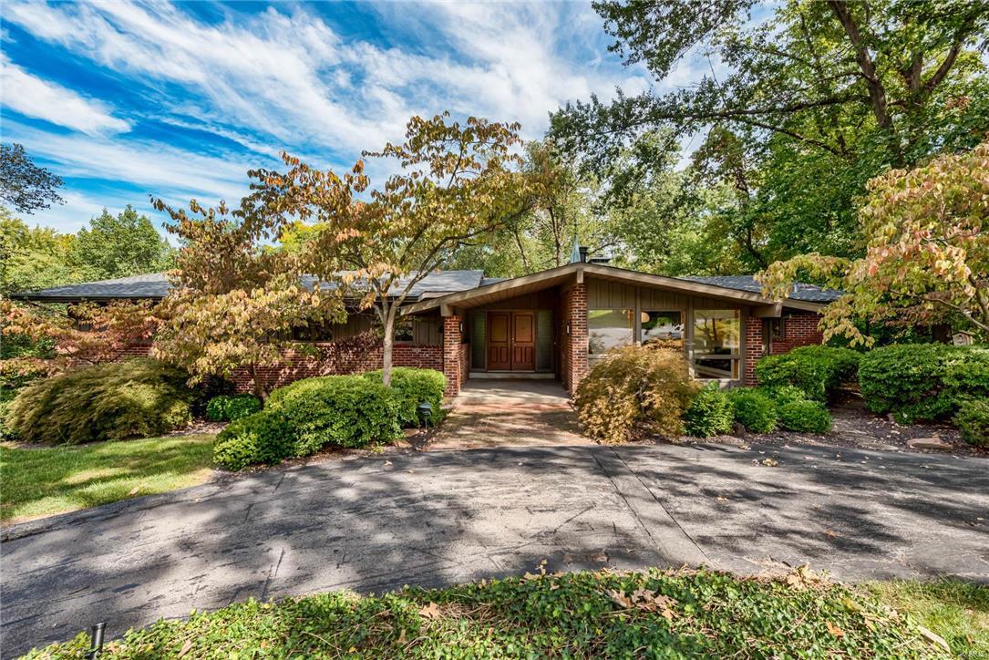 9897 Copper Hill Road Ladue, MO 63124 - Photo 2 of 28 Gallery Image 2