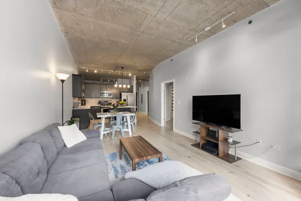 $399,900 | 1305 South Michigan Avenue, Unit 712, Chicago, IL 60605