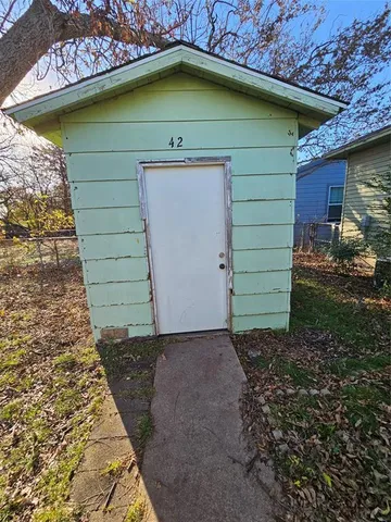 $1,200 | 2221 North Shannon Street, Sherman, TX 75092