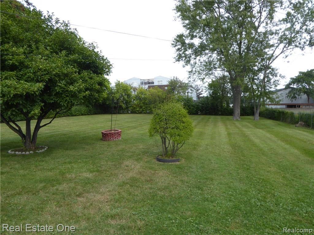 4104 Devon Road Royal Oak, MI 48073 - Photo 18 of 20 P1000738.JPG