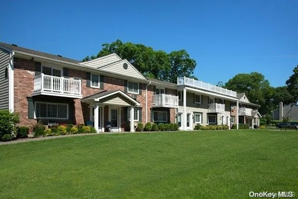 $2,915 | 1 Brookwood Drive, Unit 1304B, Coram, NY 11727