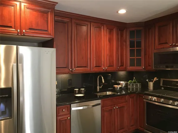 $2,915 | 1 Brookwood Drive, Unit 1304B, Coram, NY 11727
