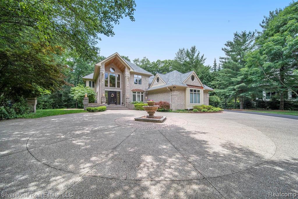 1913 Arthurs Way Rochester Hills, MI 48306 - Photo 3 of 61
