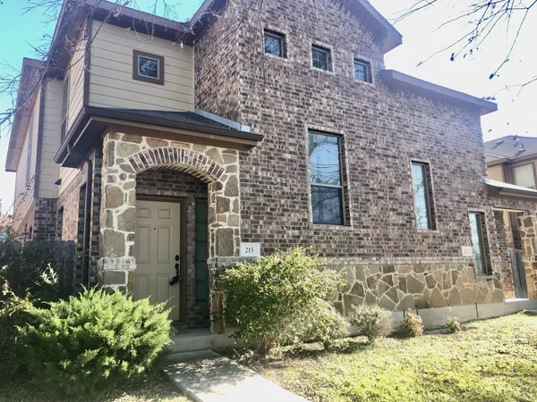 $1,650 | 215 North College Street, Georgetown, TX 78626