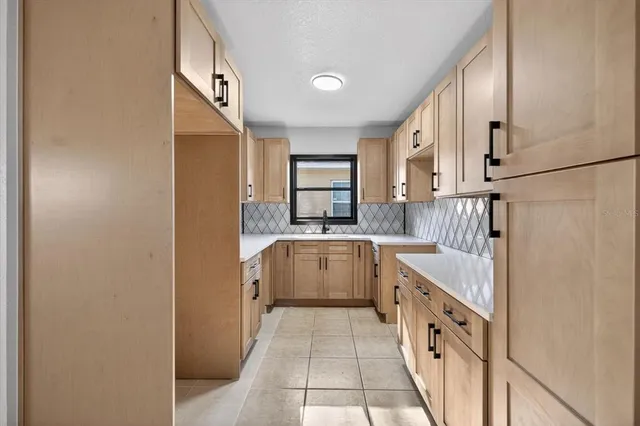 $349,900 | 773 West Harbor Drive South, St. Petersburg, FL 33705