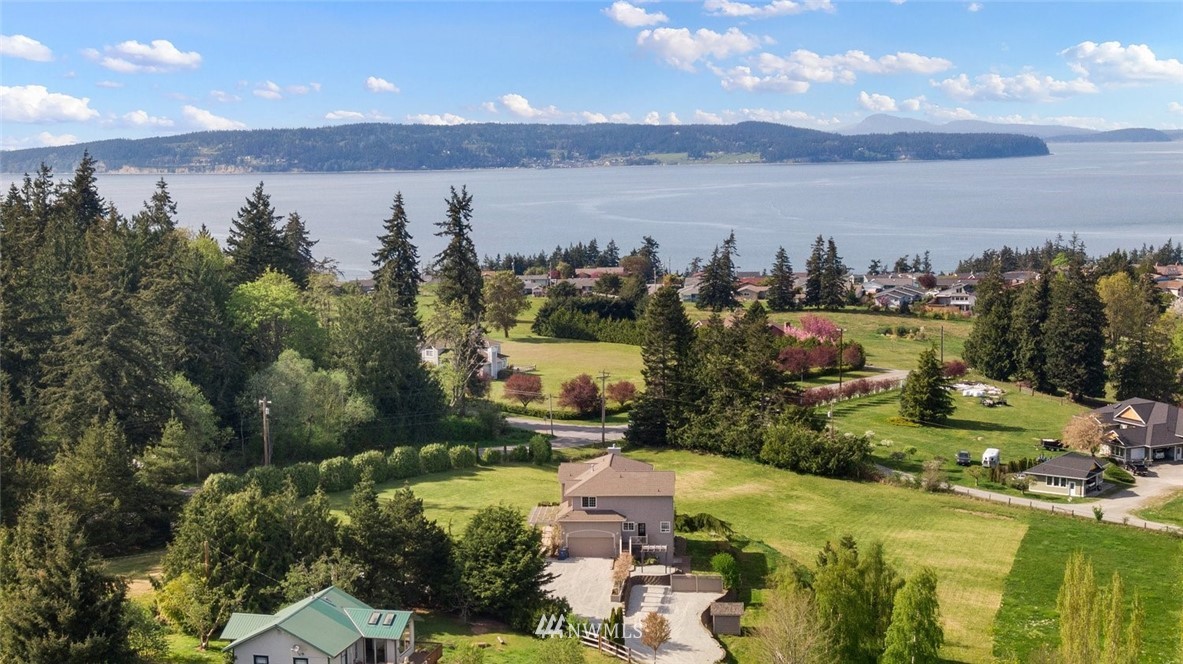 982 Arrowhead Road Camano Island, WA 98282 - Photo 4 of 37 Gallery Image 4