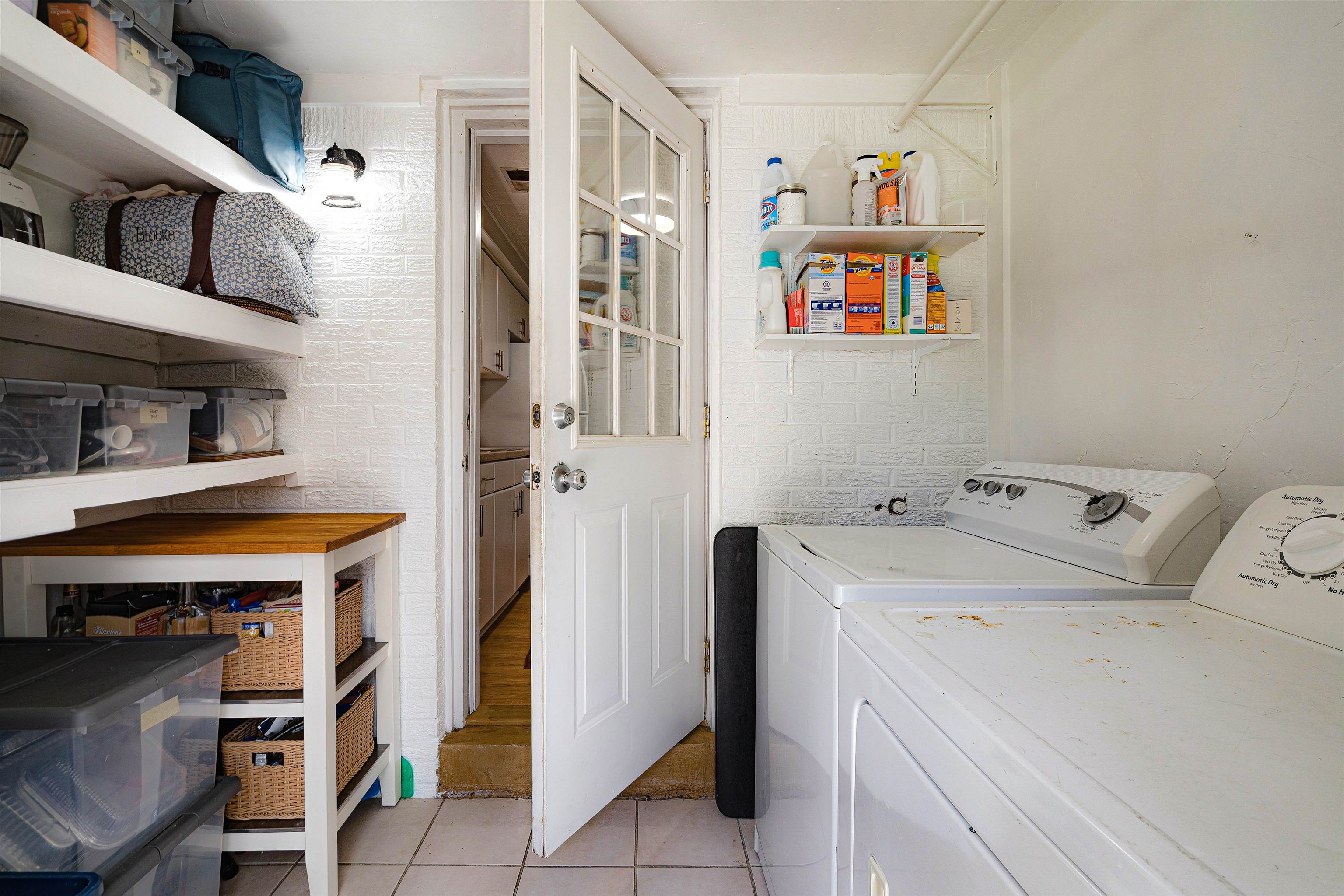 5019 Princeton Road Memphis, TN 38117 - Photo 13 of 25 a utility room with dryer and washer