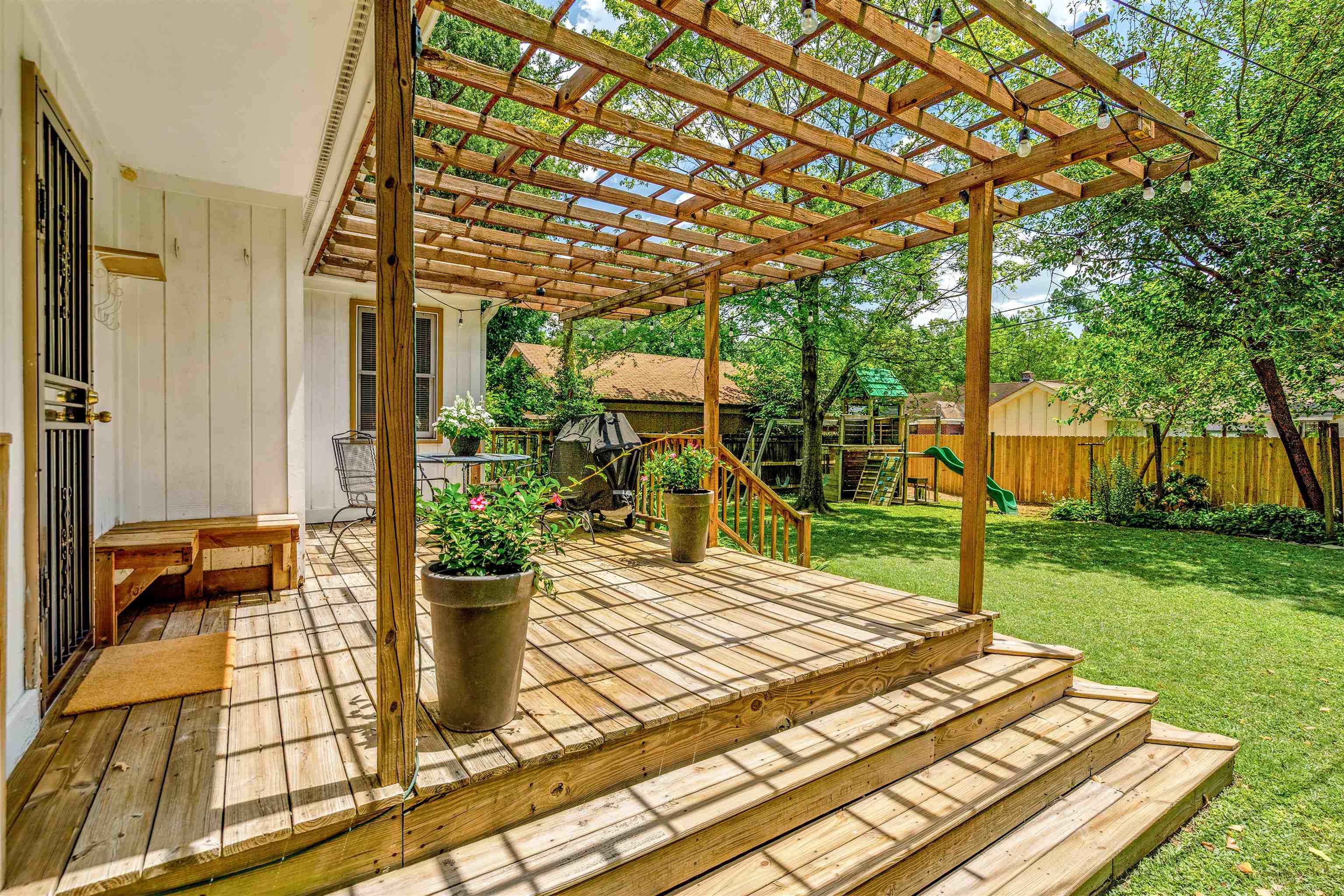 5019 Princeton Road Memphis, TN 38117 - Photo 22 of 25 a view of a backyard with sitting area