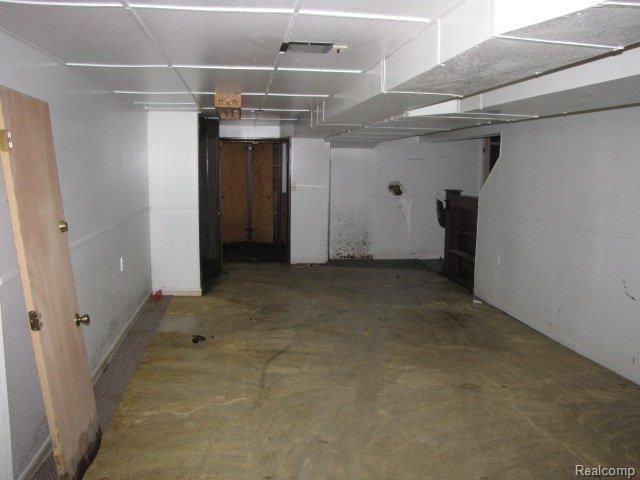 22190 Berg Road Southfield, MI 48033 - Photo 5 of 5 IMG_1923
