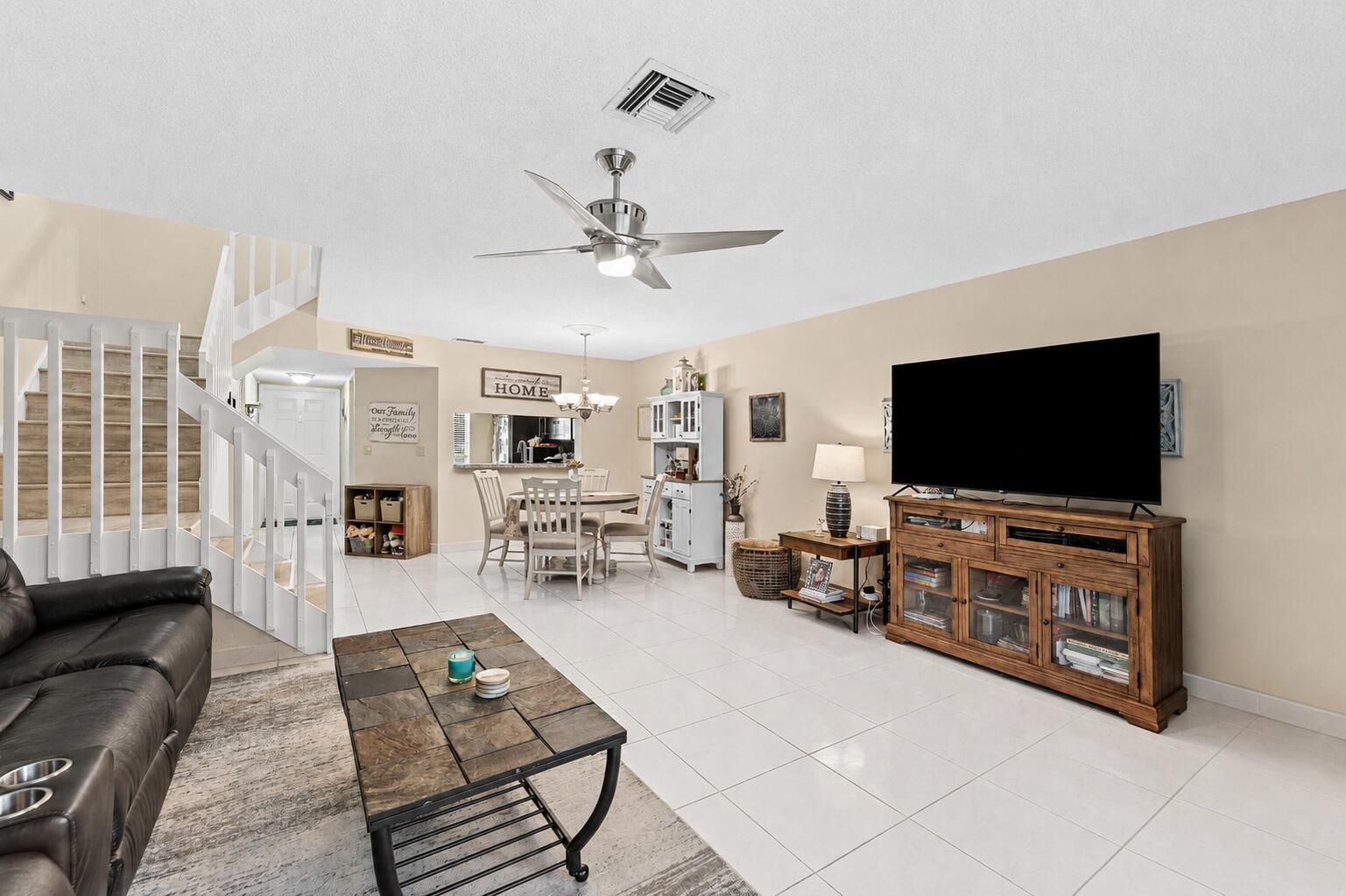 6351 Walk Circle Boca Raton, FL 33433 - Photo 14 of 37 6ef9b65a-0aab-49ab-9526-98a6ccc7e784