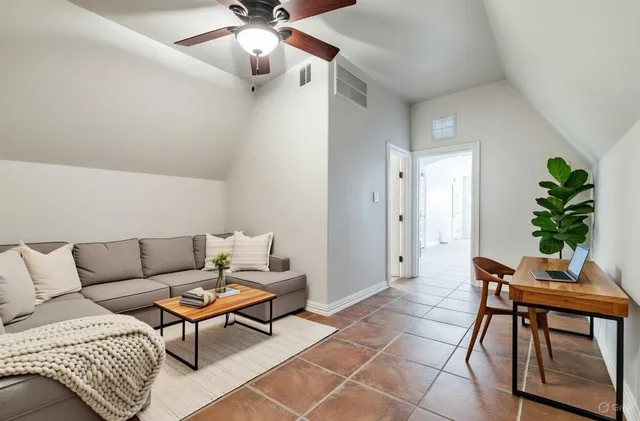 $3,400 | 1318 Peden Street, Unit D, Houston, TX 77019