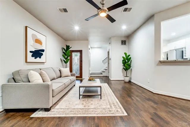 $3,400 | 1318 Peden Street, Unit D, Houston, TX 77019