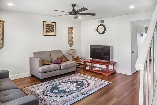 $595,000 | 22844 Mesa Way, Unit 2, Lake Forest, CA 92630