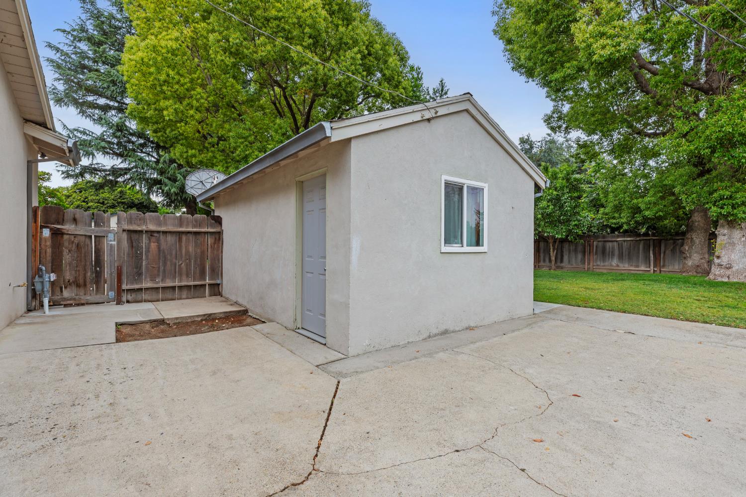 550 Bell Street Turlock, CA 95380 - Photo 26 of 36 a view of backyard and house with wooden fence