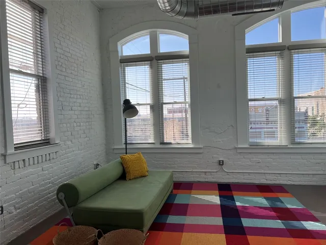 $1,800 | 102 East 2nd Street, Unit 205, Taylor, TX 76574