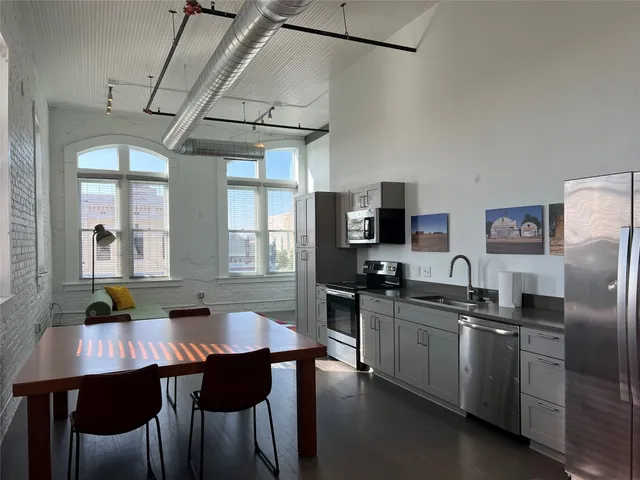 $1,800 | 102 East 2nd Street, Unit 205, Taylor, TX 76574