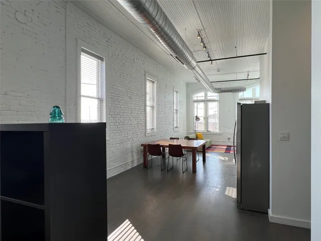 $1,800 | 102 East 2nd Street, Unit 205, Taylor, TX 76574