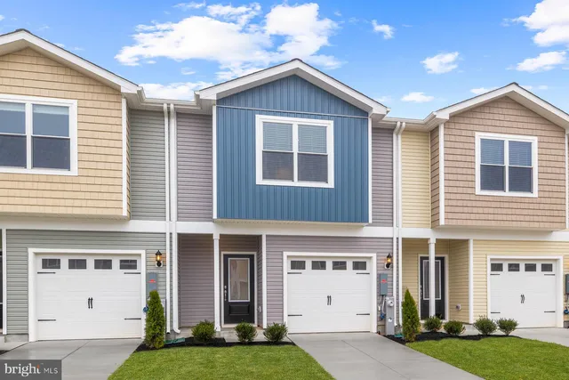 a view of house with yard and front view of a house