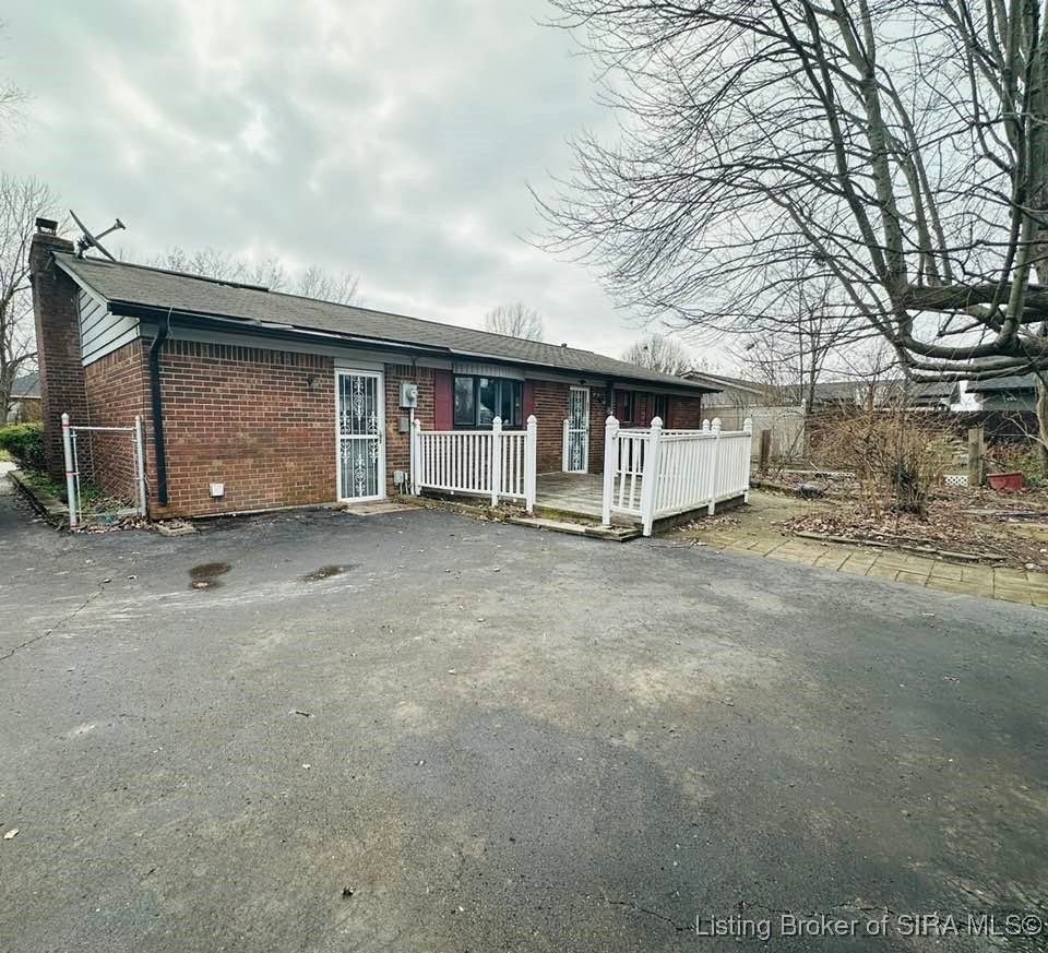 2321 Bishop Road Jeffersonville, IN 47130 - Photo 4 of 23