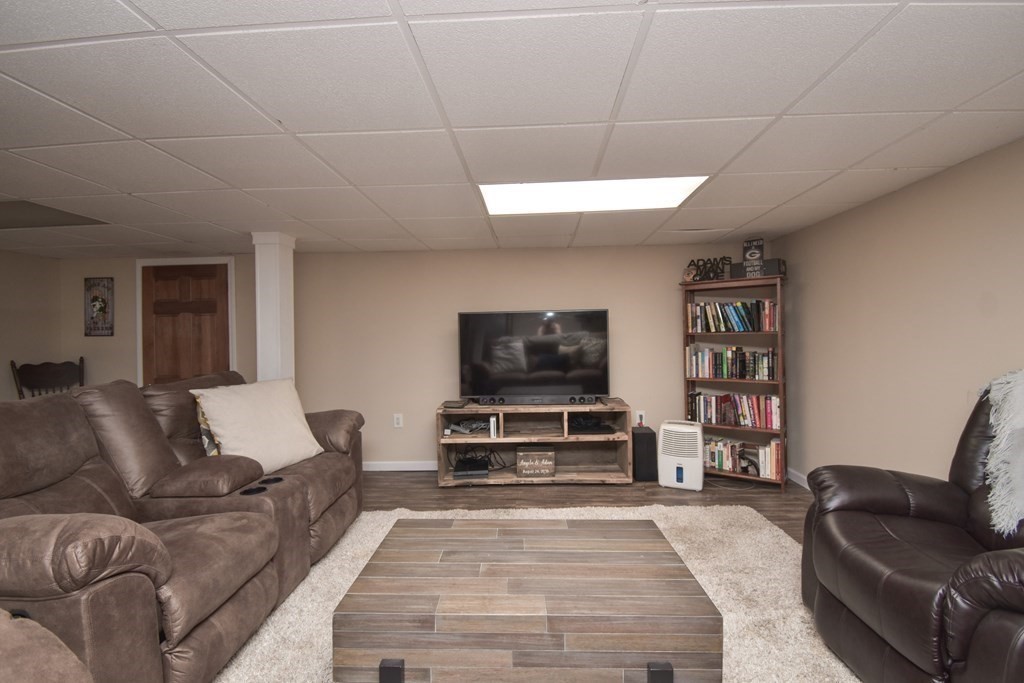141 Louis Road Springfield, MA 01118 - Photo 20 of 34 Gallery Image 20