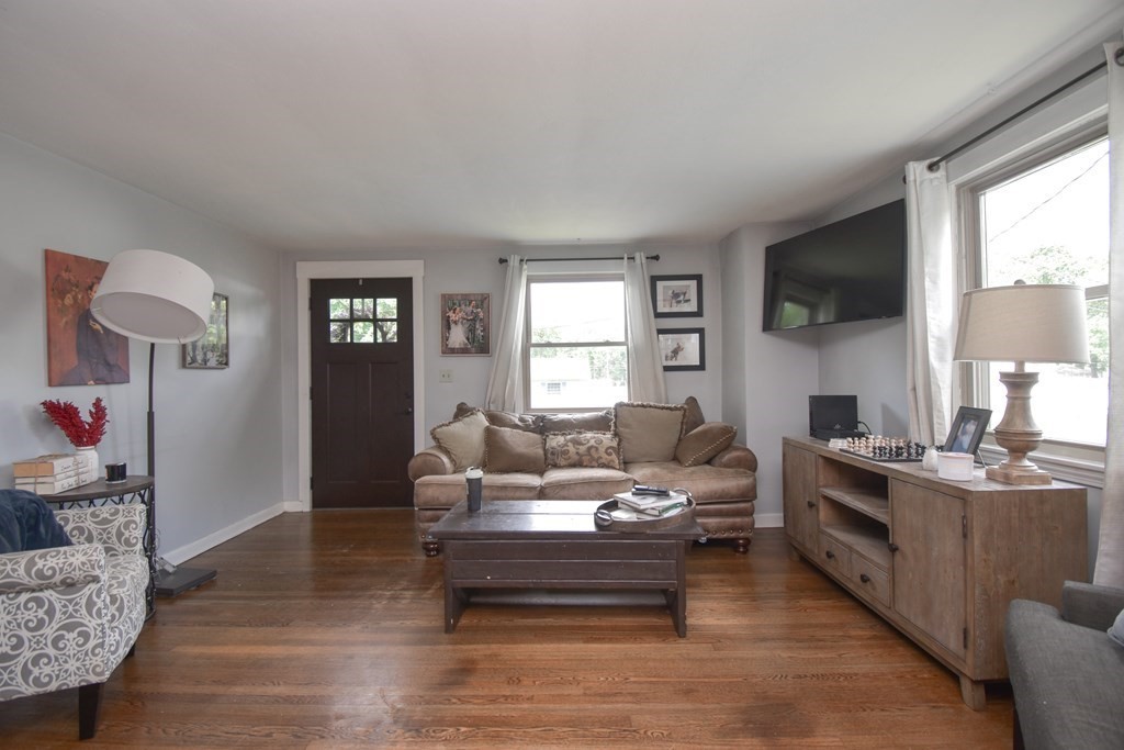141 Louis Road Springfield, MA 01118 - Photo 4 of 34 Gallery Image 4