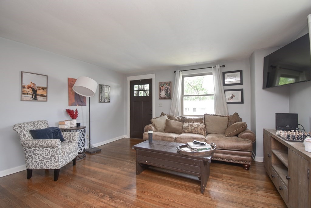141 Louis Road Springfield, MA 01118 - Photo 5 of 34 Gallery Image 5