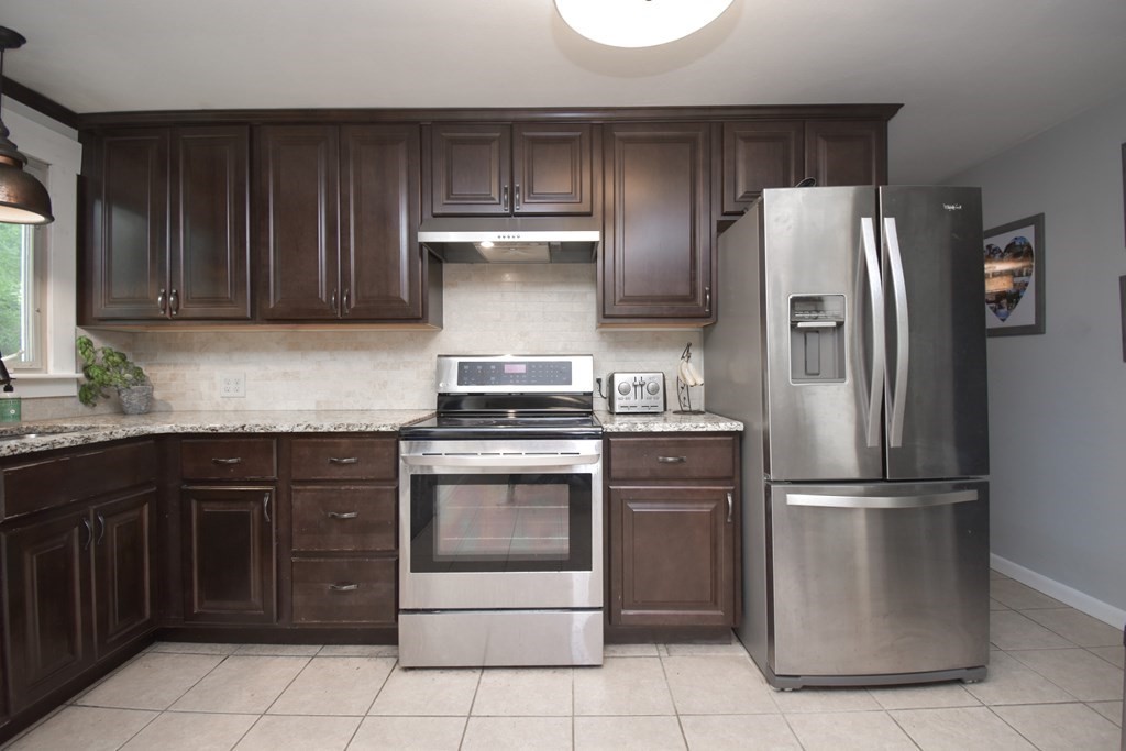 141 Louis Road Springfield, MA 01118 - Photo 8 of 34 Gallery Image 8