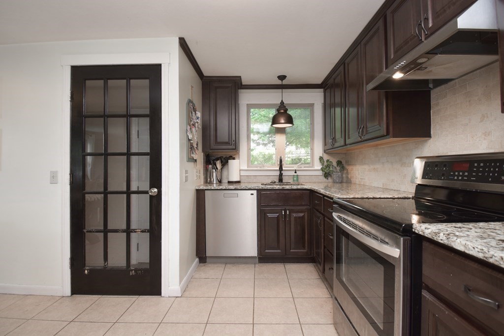 141 Louis Road Springfield, MA 01118 - Photo 9 of 34 Gallery Image 9