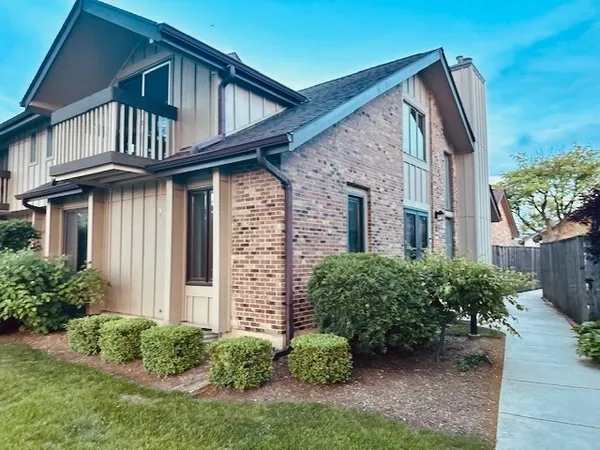 $530,000 | 12 Kent Court, Willowbrook, IL 60527