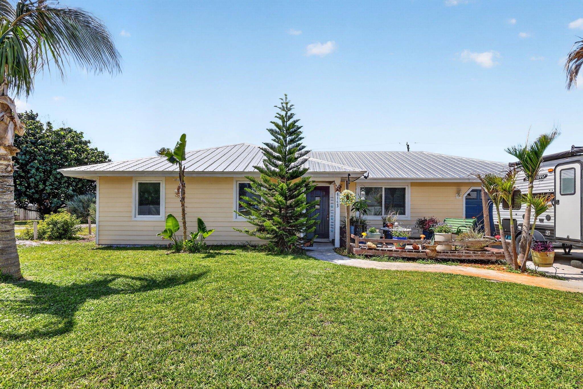 8143 Southeast Woodland Road Hobe Sound, FL 33455 - Photo 23 of 29 1-web-or-mls-5P1A7843