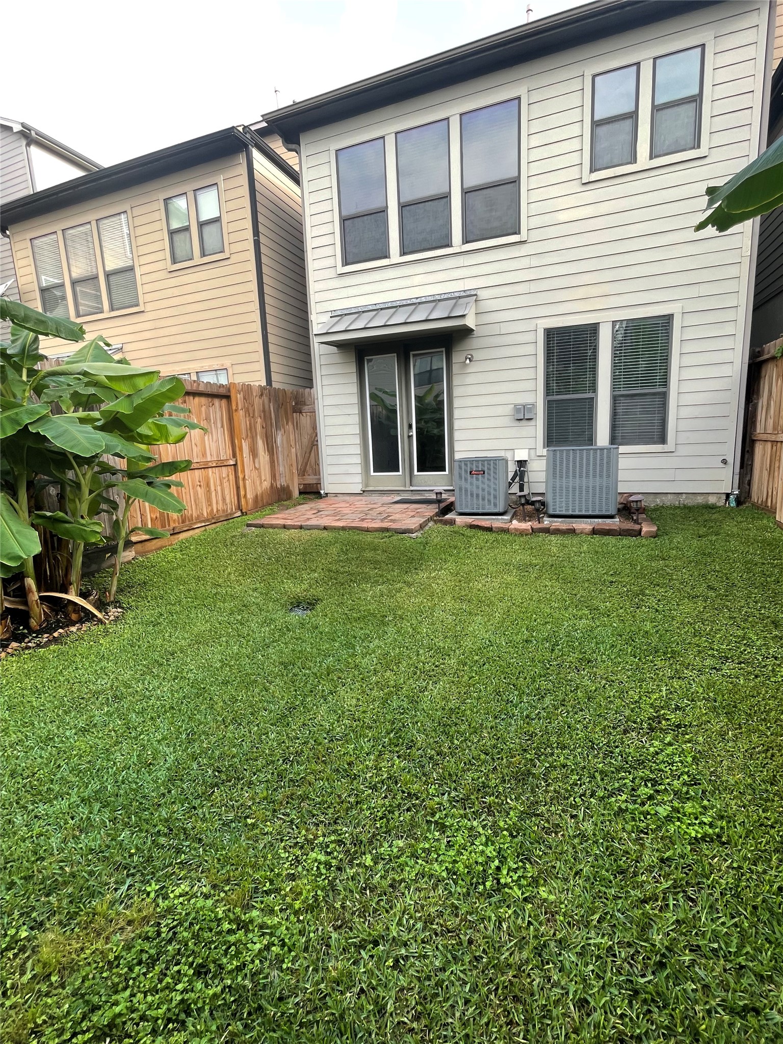 5719 Darling Street Houston, TX 77007 - Photo 4 of 33 Fully fenced backyard