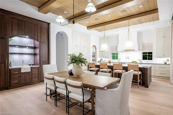 $18,900,000 | 190 7th Avenue North, Naples, FL 34102