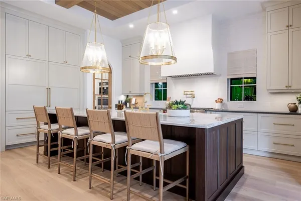 $18,900,000 | 190 7th Avenue North, Naples, FL 34102