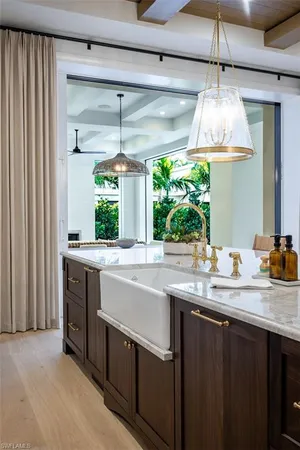$18,900,000 | 190 7th Avenue North, Naples, FL 34102