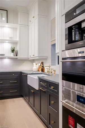 $18,900,000 | 190 7th Avenue North, Naples, FL 34102